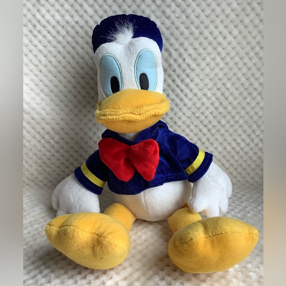 Disney Store Donald Duck Plush 12 in Sitting 17 in Full Length 🦆